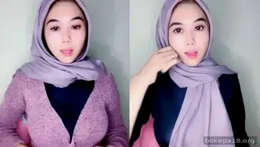 Tiktoker imut cantik pamer body hot di live